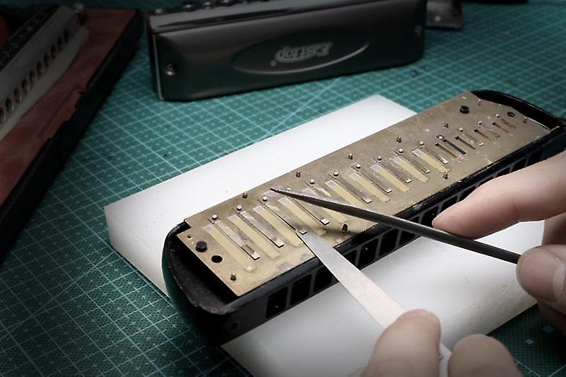 CÓMO LIMPIAR, MANTENER, REPARAR Y AFINAR UNA ARMÓNICA